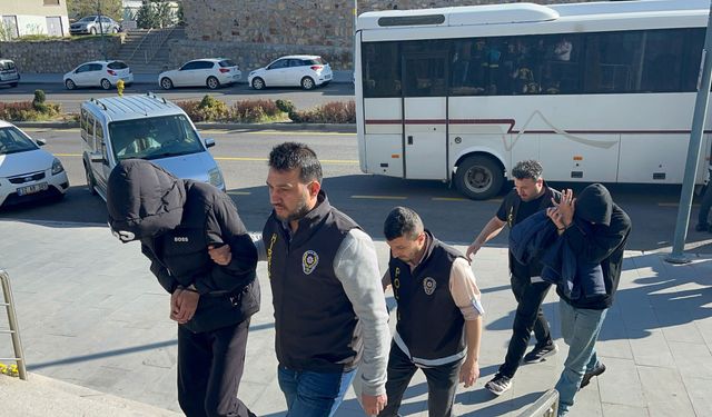 Kendisini savcı ve avukat olarak tanıtıp  PKK'ya para aktaran çete çökertildi!