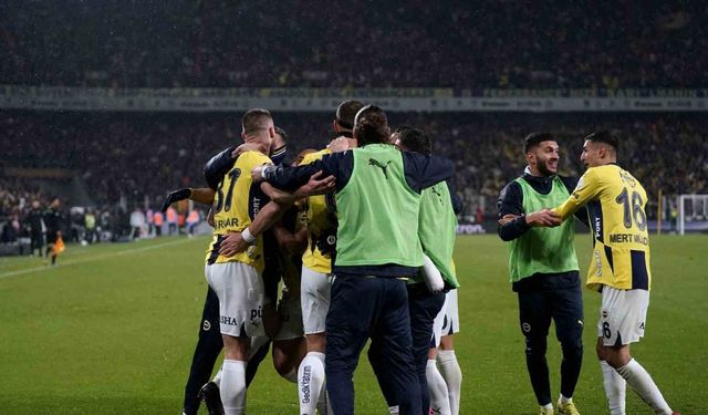 Fenerbahçe, liderle puan farkını 3’e indirdi