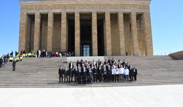 Turizm Haftası etkinlikleri Anıtkabir’de başladı: Ankaralı Turizmciler Ata’yı ziyaret etti
