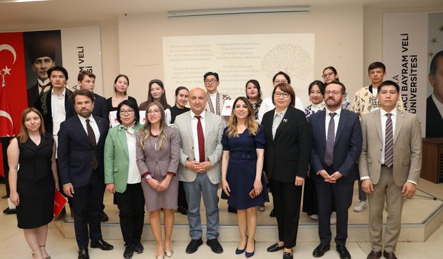 Türk dünyasının gençleri HBV Üniversitesi'nde Abay Kunanbay'ı saygıyla andı
