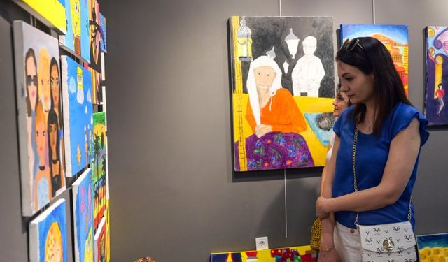 Etimesgut’ta genç sanatçılardan sergi: Öğrenciler eserlerini sanatseverlerle buluşturdu