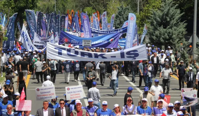 TÜRK-İŞ’ten hükümete zam tepkisi: Hazine ve Maliye Bakanlığı önünde miting düzenlendi