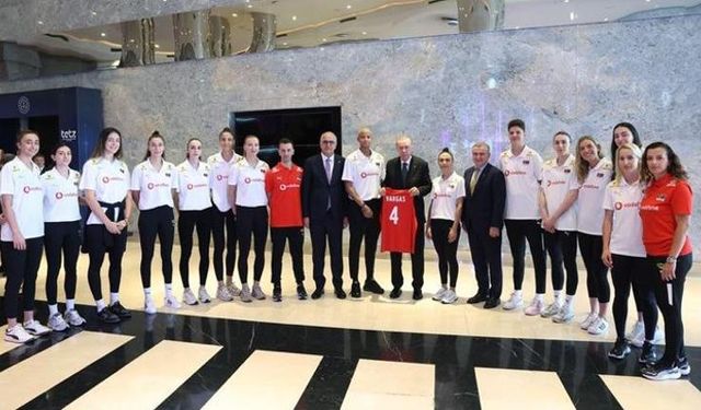Cumhurbaşkanı Erdoğan’dan Filenin Sultanları’na moral ziyareti