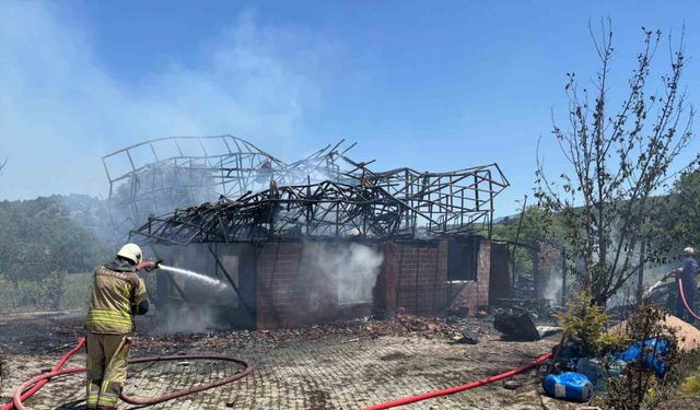 Ankara Nallıhan’da ev yangını: Can kaybı yok ev kullanılamaz hale geldi