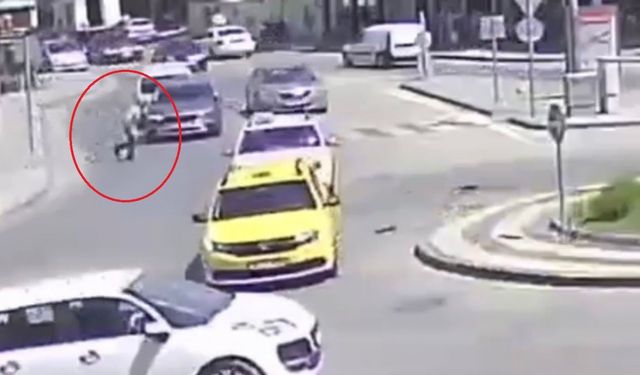 Bursa'da akılalmaz kaza! Otomobil çarptı, ayağa kalkıp yürüyüp gitti
