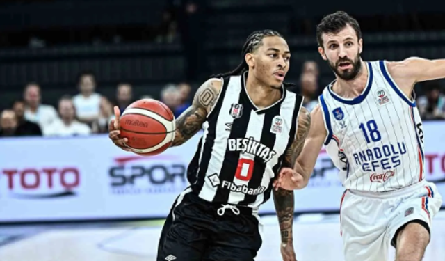 Anadolu Efes Beşiktaş'ı mağlup ederek seride üstünlüğü ele geçirdi