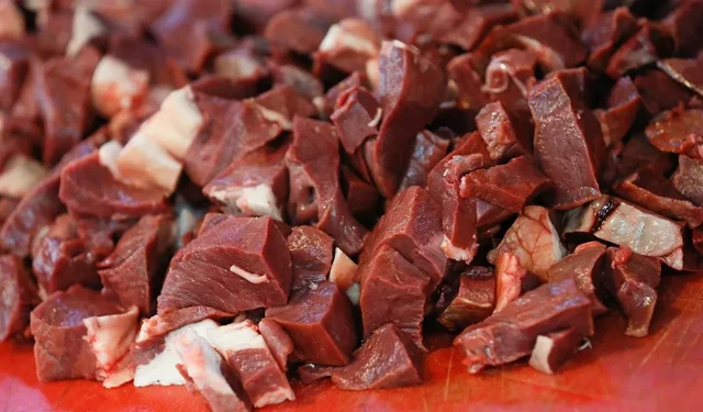 Ankara merkezli 8 ilde operasyon: Bozulmuş etleri piyasaya süren 30 kişi yakalandı!