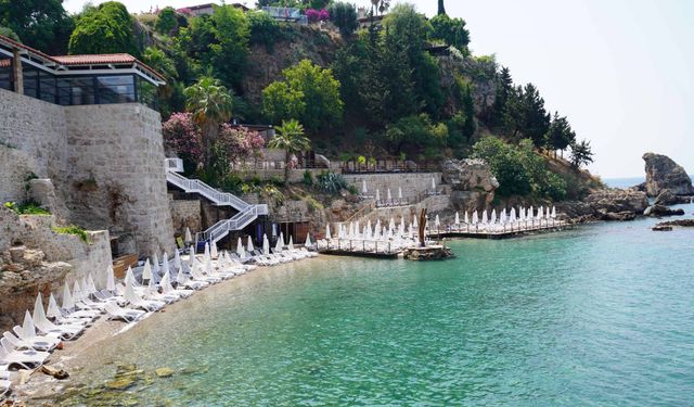 Plajlarda Bin TL'lik Şezlong Ücretine Tepkiler Yağdı: Valilik Müdahale Etti