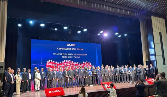 Türkiye’nin Spor Kahramanları Ankara’da Ödüllerini Aldı