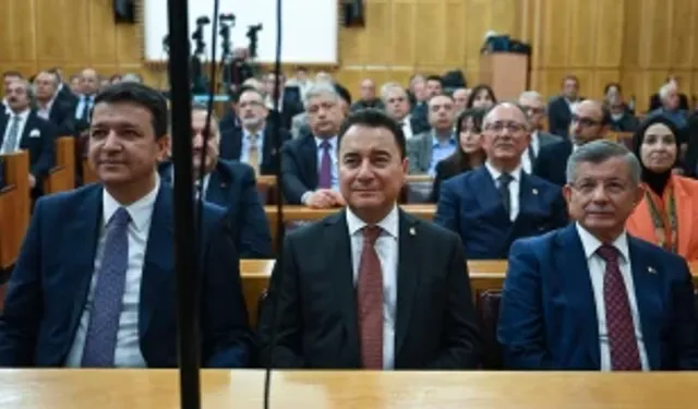 Yeni Yol Partisi'nin grup toplantısı gündeme damga vurdu: Üç partiden çarpıcı açıklamalar!