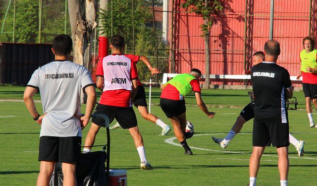 Gençlerbirliği Süper Lig hazırlıklarını sürdürüyor! Yeni transferler Onyekuru ve Goutas’tan umut dolu açıklamalar geldi