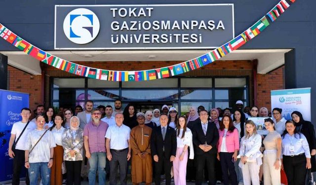 13 ülkeden 19 öğrenci Türkçe ve Türk kültürüyle buluştu