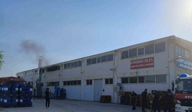 Ankara Sincan'da boya fabrikasındaki yangın kontrol altına alındı