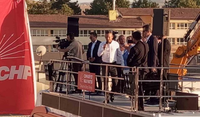 CHP lideri Özel Malatya'dan seslendi: "75 bin kişi hâlâ konteynerde yaşıyor"