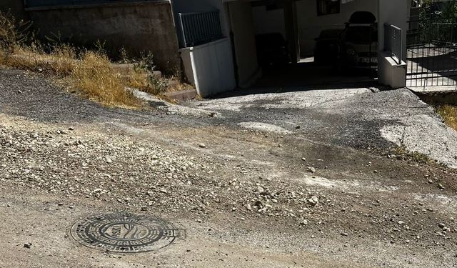 Ankara Yenimahalle’de Bozulan Yol Vatandaşları Mağdur Etti
