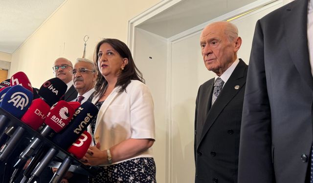Bahçeli'den DEM heyetine sürpriz karşılama: "Ben ahrazım" sözü gündem oldu!