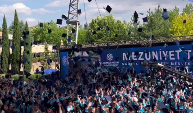 Ankara Lokman Hekim Üniversitesi’nde mezuniyet coşkusu sürüyor