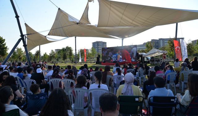 Ankara'da milli maç coşkusu: Filenin Sultanları Kahramankazan'da dev ekrana taşındı