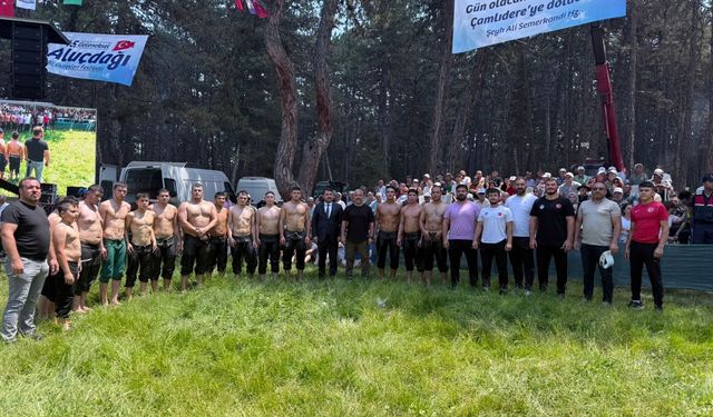 Ankara'nın güreş efsaneleri Aluçdağı er meydanında boy gösterdi