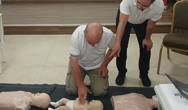 Ankara’da “Bilinçli Muhtar, Sağlıklı Toplum” projesiyle muhtarlara hayat kurtaran eğitim