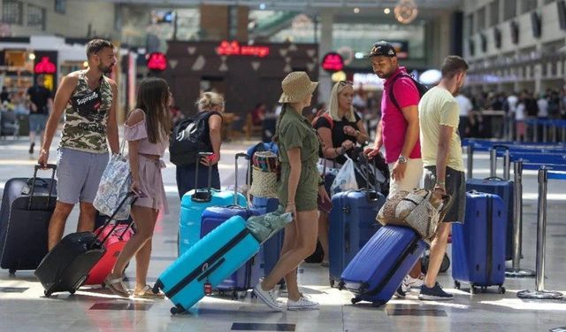 Van'da Black Friday yoğunluğu: 3 günde 150 bin giriş yapıldı, otellerde yer kalmadı