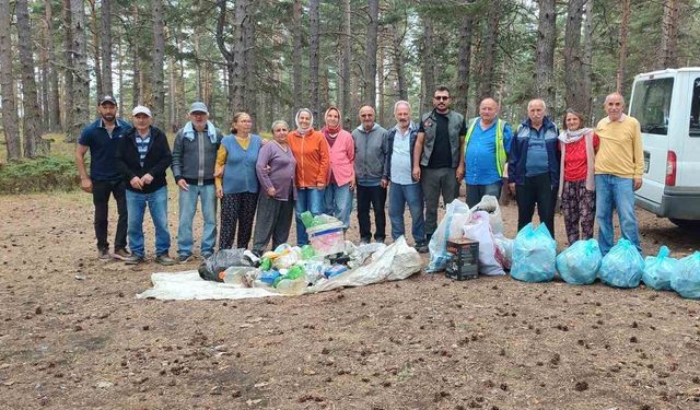 Sivas’ta köylülerden örnek davranış: Yangın riskine karşı ormanı temizlediler