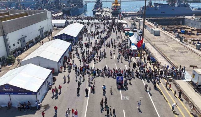 TCG Anadolu, TEKNOFEST Mavi Vatan’da ziyaretçi akınına uğradı