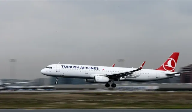 THY uçağı Antalya’da direğe çarptı: 267 yolcu tahliye edildi!