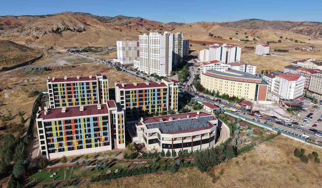 38 binlik şehir 80 bine çıktı! Üniversiteli akını Yahşihan’ı salladı