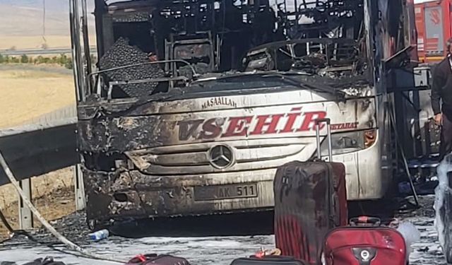 Ankara Gölbaşı’nda yolcu otobüsü alev aldı! Yolcular son anda tahliye edildi