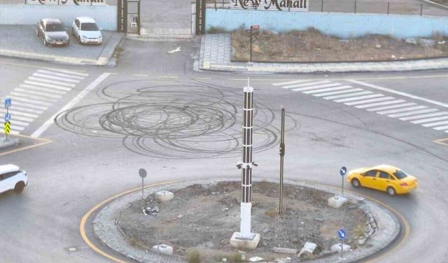 Ankara’da drift magandaları trafiği kilitledi cep telefonuna yansıdı