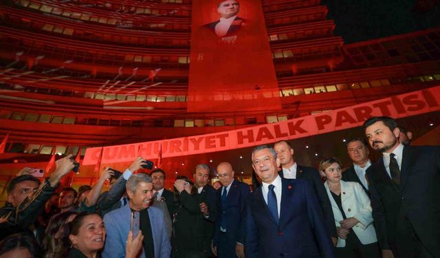 CHP Genel Başkanı Özel: "Benim İl Başkanım yanımdadır, Özgür Çelik’tir"