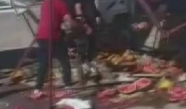Beypazarı’nda akılalmaz kaza! Otomobil karpuz tezgahına daldı
