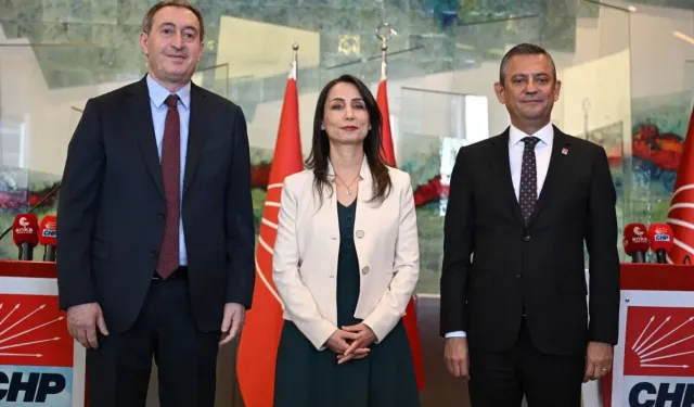 Kayyum tartışmaları sonrası ilk temas: DEM'liler CHP lideri Özel'i ziyaret etti