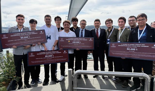 Hacettepe Öğrencileri “Ulaşan ve Erişen Türkiye 2053”te ödül yağmuruna tutuldu