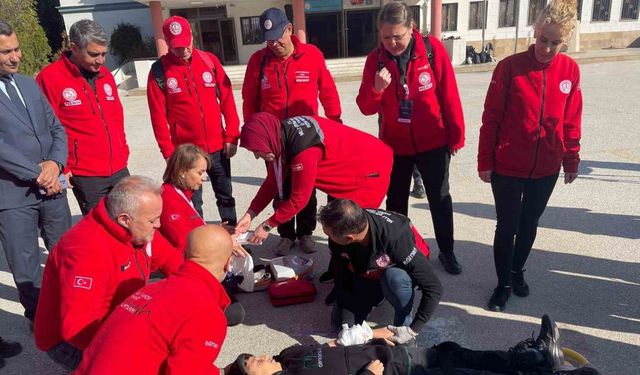 Ankara’da yüzlerce öğrenciye deprem ve yangın tatbikatı