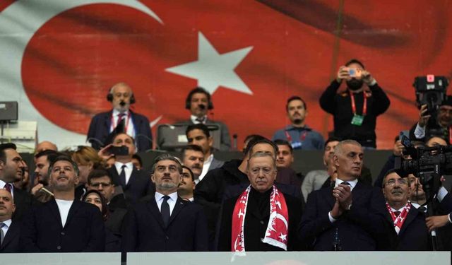 Cumhurbaşkanı Erdoğan’dan millilere destek! Gürcistan maçını tribünden izledi