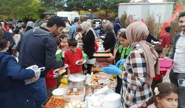 İlkokul öğrencileri Gazze için yardım etkinliği düzenledi