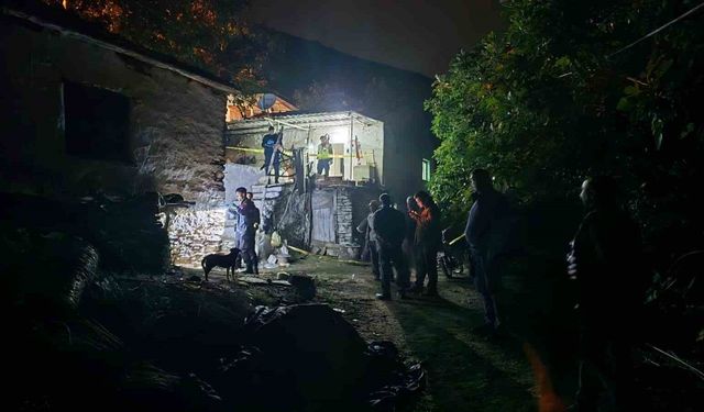İzmir’de baba dehşeti! Oğlunu öldürdü, eşini ağır yaraladı