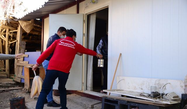 Kahramankazan'da gönülleri ısıtan hizmet: İhtiyaç sahiplerine sıcak yemek dağıtılıyor