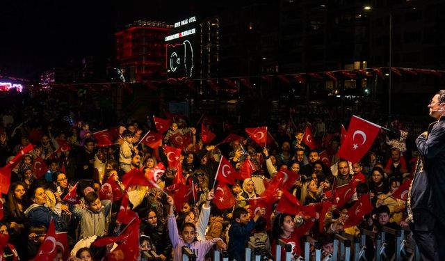 İzmir Kültür Yolu Festivali’nde Cumhuriyet coşkusu: Sanat, müzik ve bale ile 102. yıl kutlandı