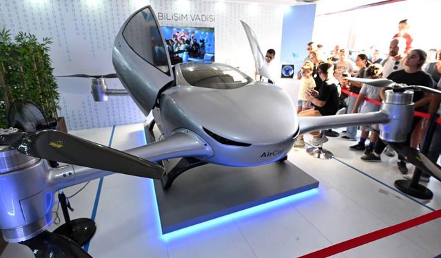 Yerli uçan araba AirCar ön siparişe açıldı! İşte fiyatı...
