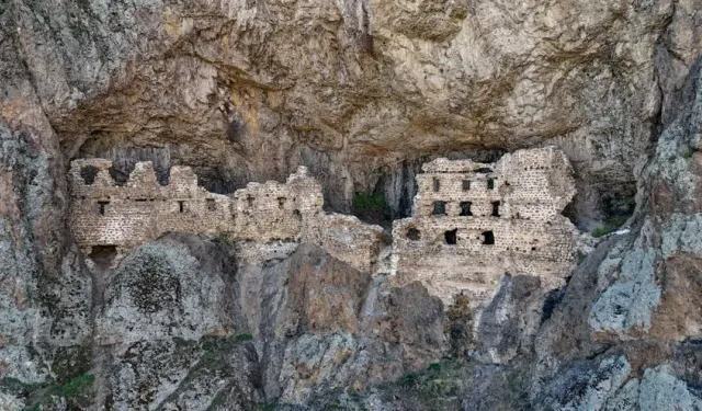 Ankara’nın Dağlar Arasında Gizlenen “Mini Sümela”sı Alicin Manastırı!