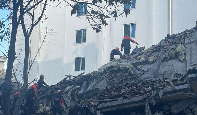 Ankara’da kontrollü yıkım kontrolden çıktı! 5 katlı bina çöktü, araçlar moloz altında kaldı