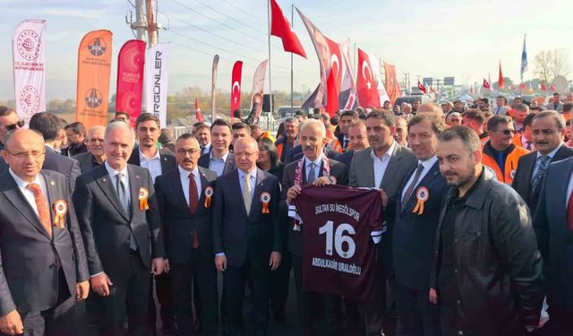 Bakan Uraloğlu: 'Öümüzdeki yıl Bursa'mıza yüksek hızlı trenle seyahat edeceğiz'