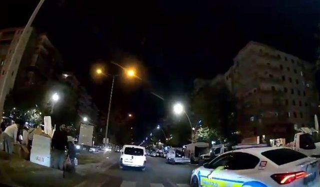Diyarbakır’da trafik polisi yoğun trafikte mahsur kalan çocuğu hastaneye yetiştirdi