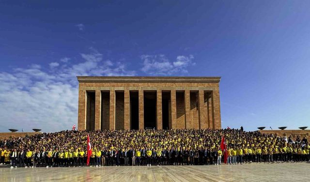 Fenerbahçe gençleri Anıtkabir’de Atatürk’ü andı