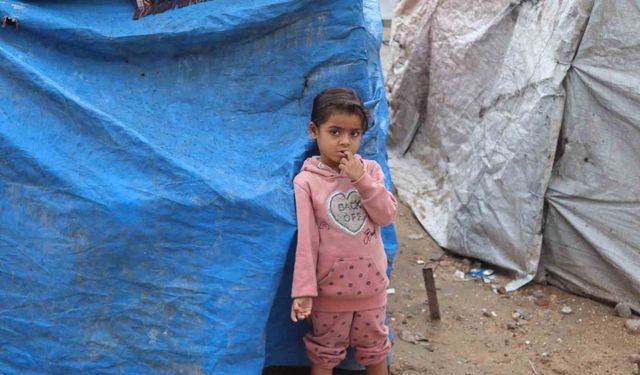 Gazze'de çadır felaketi! Yağmur vurdu, binlerce kişi bir gecede çadırsız kaldı