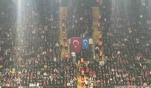 Gençlerbirliği taraftarından Doğu Türkistan’a anlamlı destek