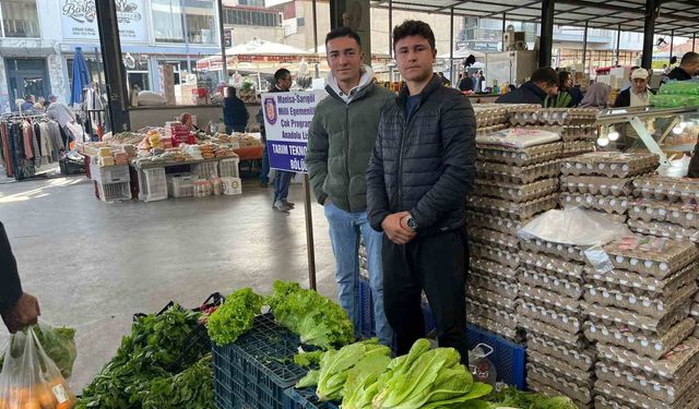 Kendi serasını yöneten öğrenciler, doğal sebzeleri pazarda satıyor